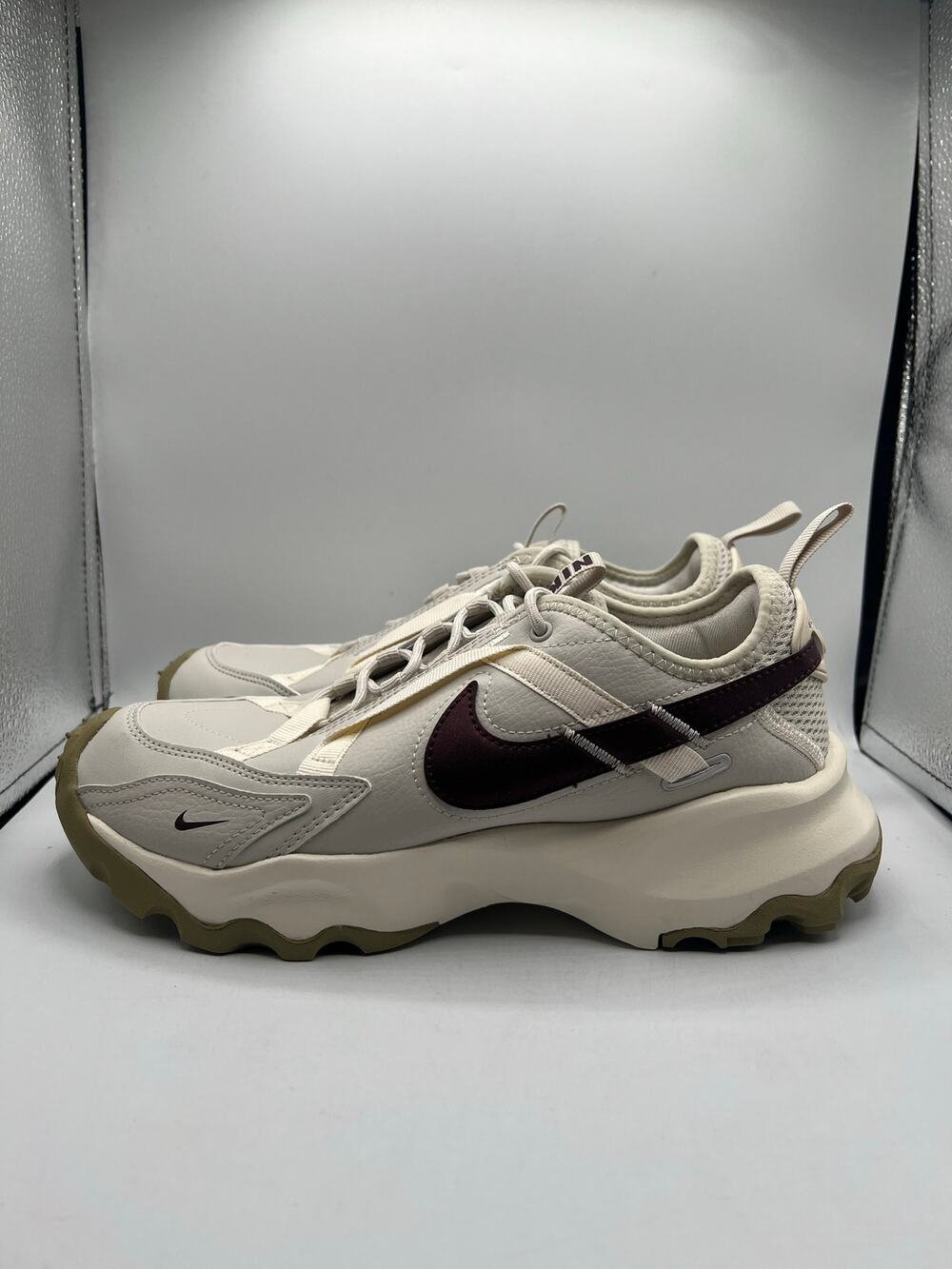Nike TC 7900 “Light Bone Burgundy Crush” size 8 women’s
